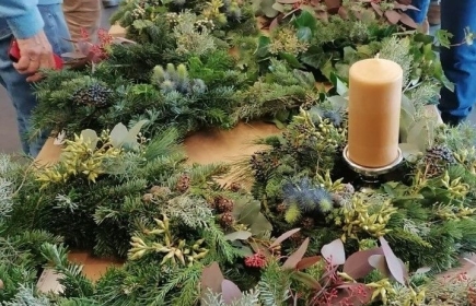 Heute haben einige Freundinnen zusammen Adventskränze gebunden und einen freundschaftlich schönen Tag zusammen verbracht.